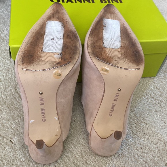 Cute Gianni Bini suede nude pointy toe mule stilettos, 6.5M - Picture 7 of 14